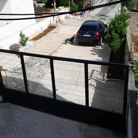Flora's Place Ferienhaus Sarandë
