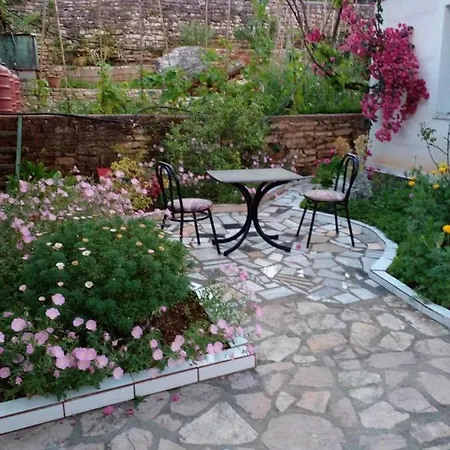 Flora's Place Sarande