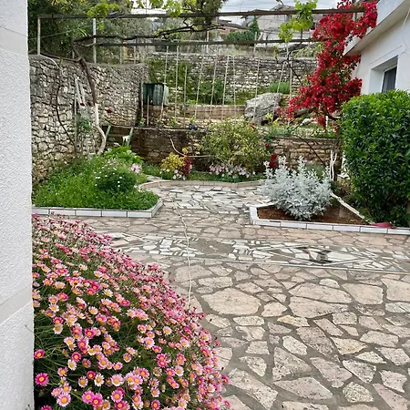 Ferienhaus Flora's Place Sarandë