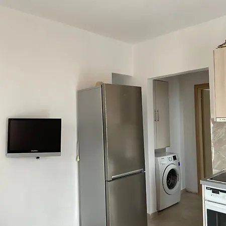 Flora's Place Sarandë