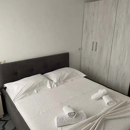 Semesterbostad Flora's Place *